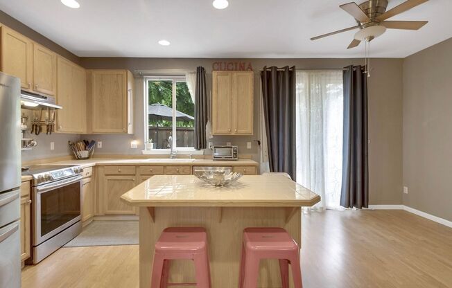 Better than NEW! Stunning Beaverton End-Unit Townhome Loaded w/ Upgrades!