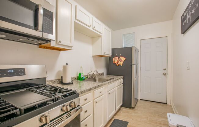 1 bed, 1 bath, $1,300, Unit (Unit 4)