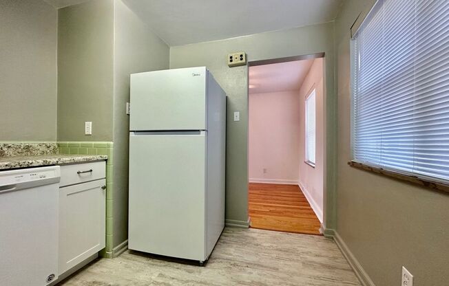 1 bed, 1 bath, 800 sqft, $895, Unit 2S