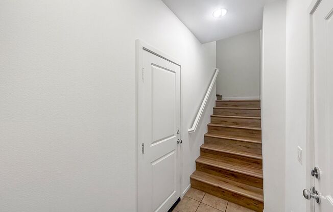 Great 2B/2.5BA Townhome in Escondido!