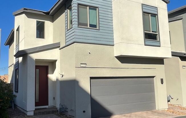 Beautiful 3 Bedroom Townhome in the Southwest available NOW!