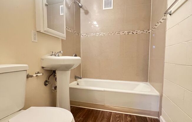 1 bed, 1 bath, 700 sqft, $800, Unit Unit 17