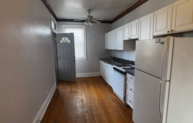 Studio, 1 bath, 600 sqft, $1,350, Unit 4828-2E