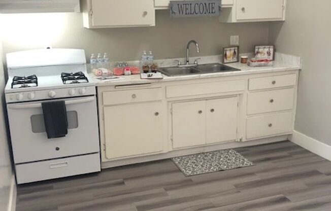 2 beds, 1 bath, 860 sqft, $1,825, Unit 10184D