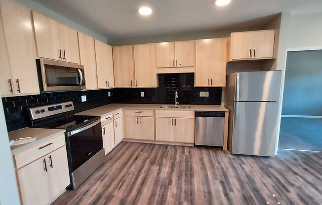 2 beds, 2 baths, 1,039 sqft, $1,824, Unit 330