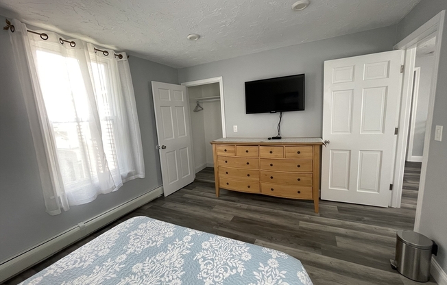 2 beds, 1 bath, 800 sqft, $2,000, Unit 2