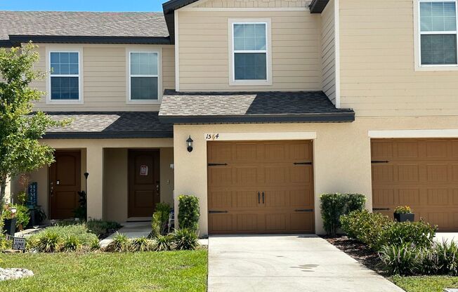 3 Bedroom 2 Bath Townhome in Tavares Florida