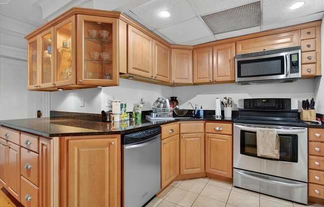 2 beds, 1 bath, 869 sqft, $4,000, Unit 51