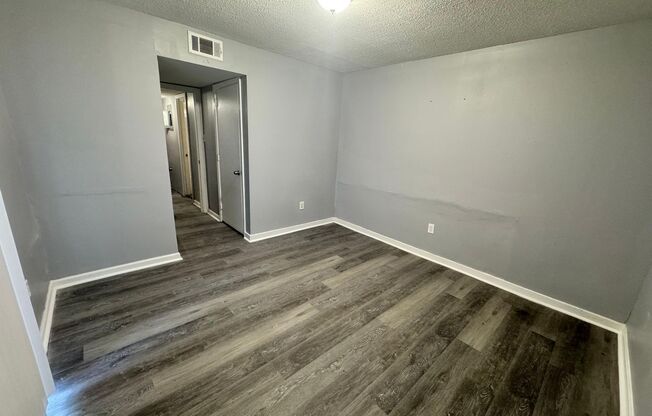 2 beds, 1 bath, 931 sqft, $850, Unit A4