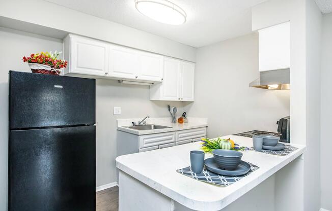 Studio, 1 bath, 400 sqft, $825