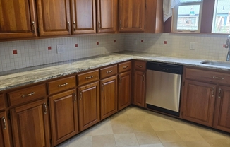 3 beds, 1 bath, 1,500 sqft, $3,150, Unit 1