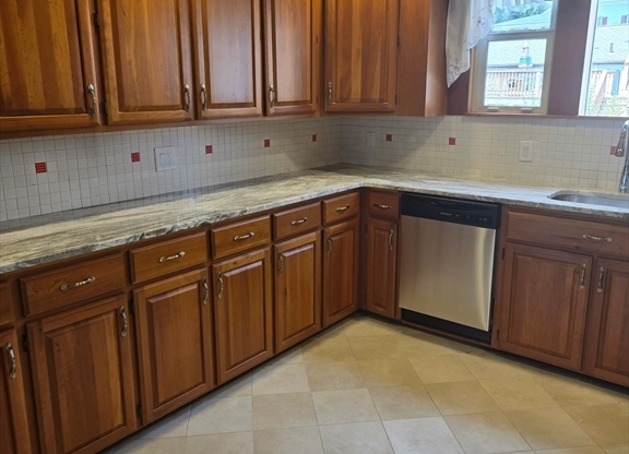 3 beds, 1 bath, 1,500 sqft, $3,150, Unit 1