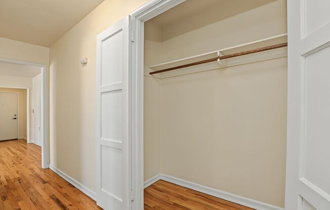 2 beds, 1 bath, 792 sqft, $1,985, Unit B408