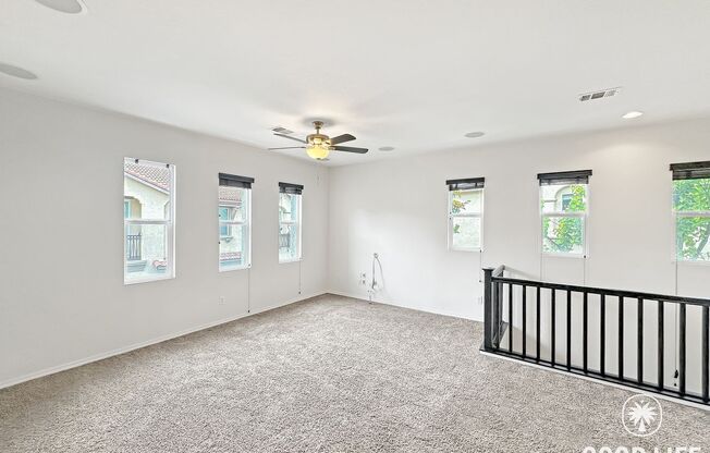Welcoming 2B/2BA Condo with Balcony, In-Unit Laundry and Pool Access.
