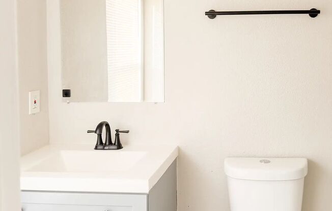 2 beds, 1 bath, 800 sqft, $950, Unit 12314-06