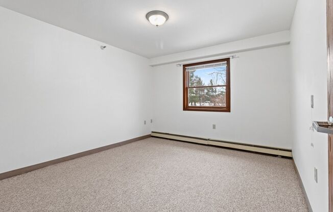2 beds, 1 bath, 900 sqft, $995, Unit 2840-110