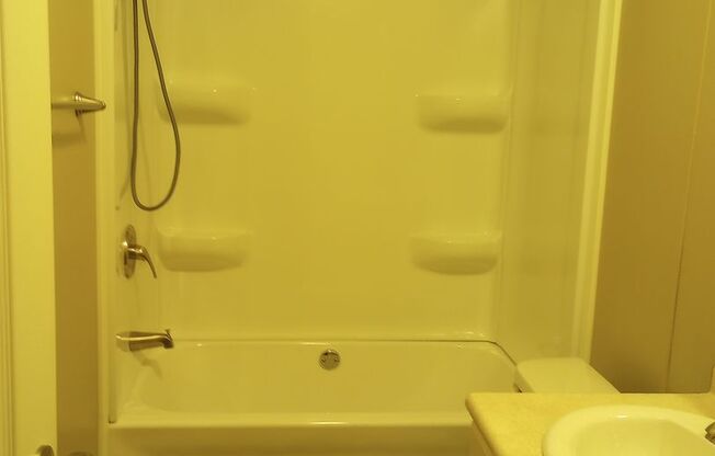 2 beds, 1 bath, 624 sqft, $795, Unit 746