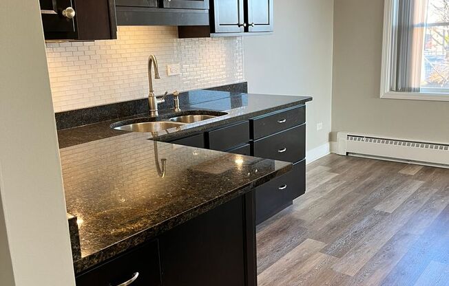 1 bed, 1 bath, 685 sqft, $1,825, Unit 15