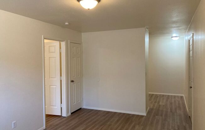 1 bed, 1 bath, 500 sqft, $999, Unit 7