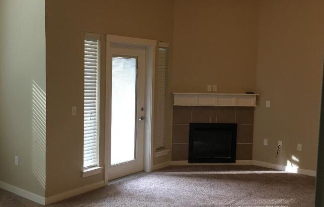 3 beds, 2 baths, $2,220, Unit 4858-102