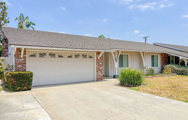 Santa Ana - Gorgeous Interior Remodel 4 bed 2 bath House - Central Air - 2 Car Garage!
