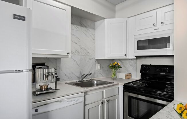 2 beds, 1 bath, 737 sqft, $1,375