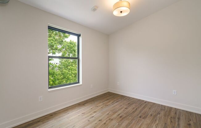 1 bed, 1 bath, $1,405, Unit 1050 N 4th St. Apt. 417