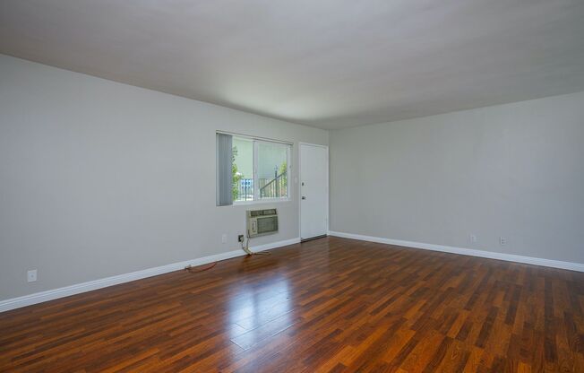 2 beds, 1 bath, 961 sqft, $2,100, Unit 13