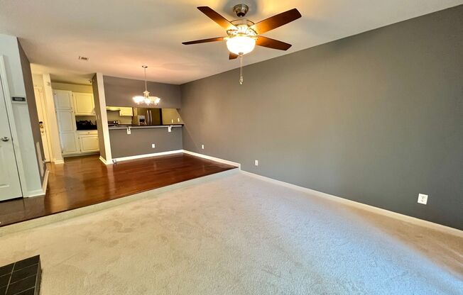 2 beds, 1 bath, $1,595, Unit Unit 206