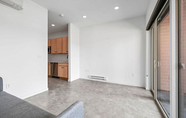 Studio, 1 bath, 380 sqft, $1,300, Unit 310