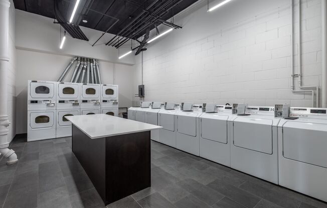 2 beds, 1 bath, $1,350, Unit 215