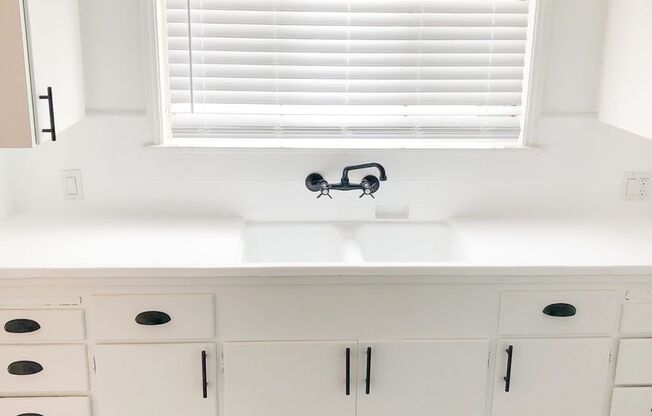 (6017) 348 N. Maple Dr.