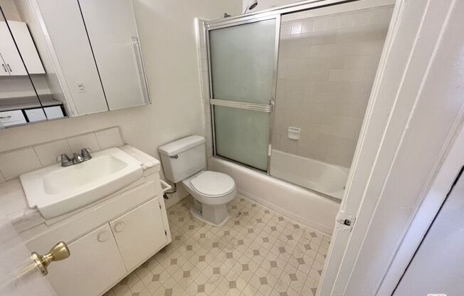 Studio, 1 bath, 350 sqft, $1,650, Unit 5