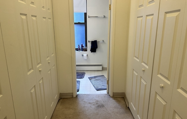 2 beds, 1 bath, $2,521, Unit 21