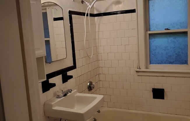 1 bed, 1 bath, 920 sqft, $2,000, Unit 2