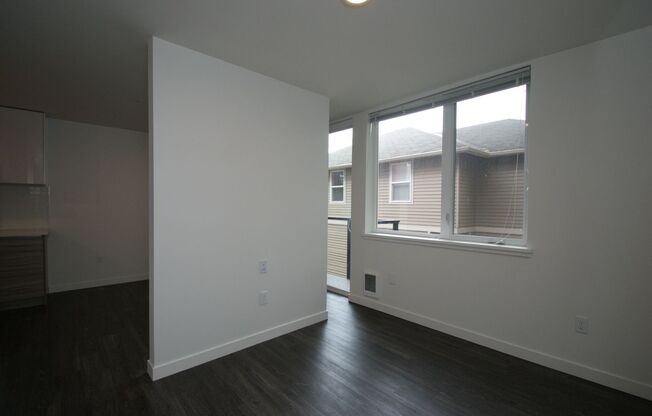 Studio, 1 bath, 255 sqft, $1,200, Unit 210