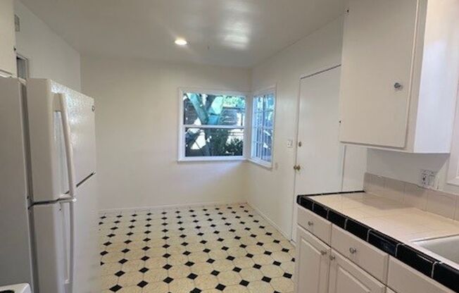 2 beds, 1 bath, $3,295, Unit 1029-D