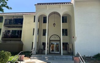 Sunny 1 bed 1 bath Condo in Santa Clara. Lots of community amenities.