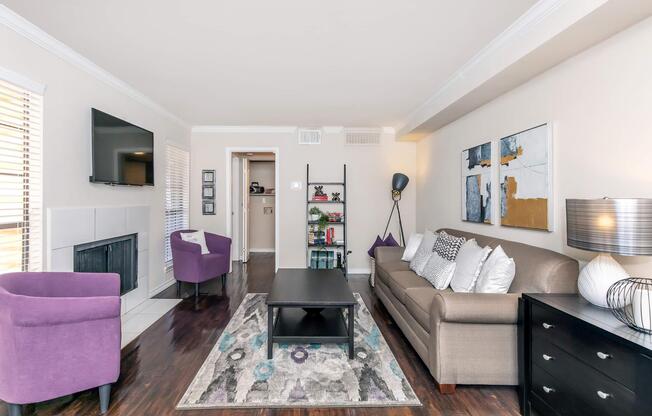 1 bed, 1 bath, 890 sqft, $1,540