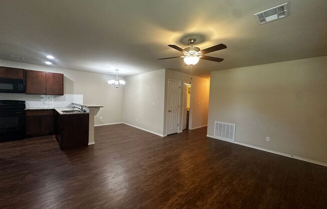 3 Bedroom 2 Bathroom 2 Car Garage Duplex In Moore