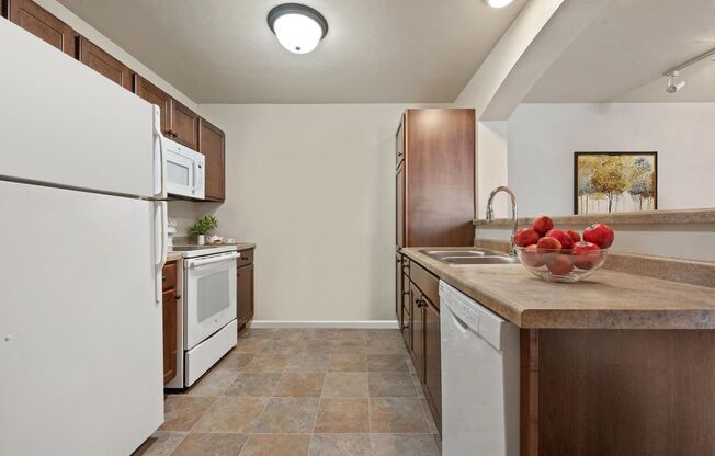 1 bed, 1 bath, 900 sqft, $1,395, Unit 607