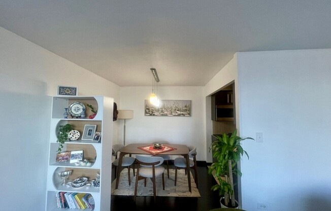 1 bed, 1 bath, 833 sqft, $4,900, Unit 36J