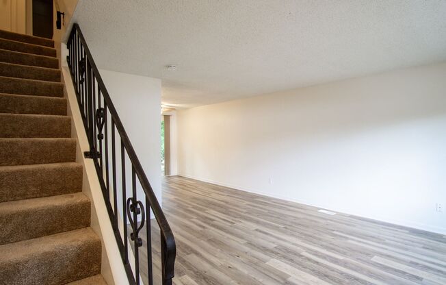 2 beds, 1.5 baths, $1,595, Unit 29