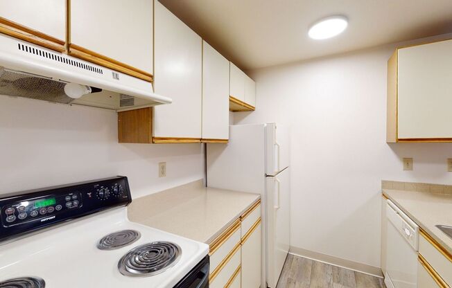 1 bed, 1 bath, 642 sqft, $1,595, Unit 33