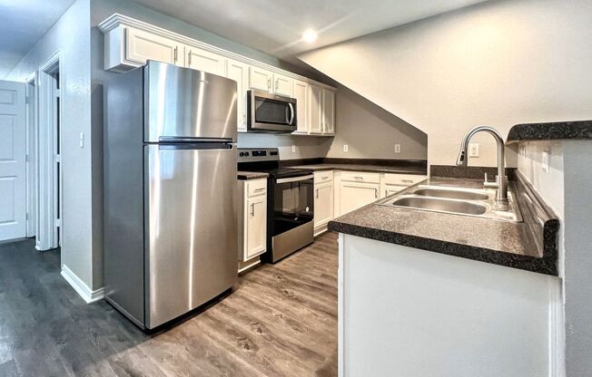 Newly Renovated 2-story 3-Bedroom Property in Dallas