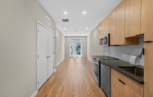 1 bed, 1 bath, 614 sqft, $2,060, Unit 410