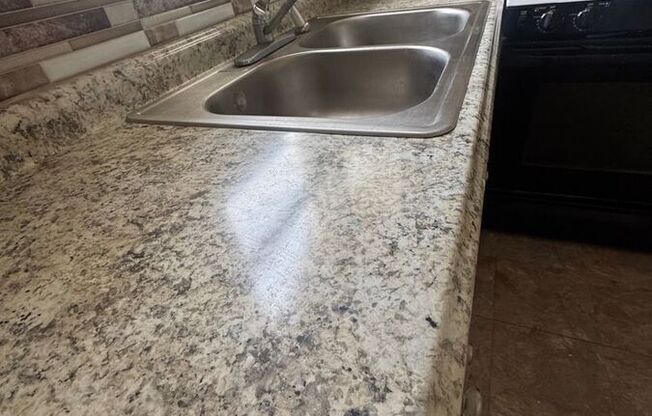 3746 W 39 ST