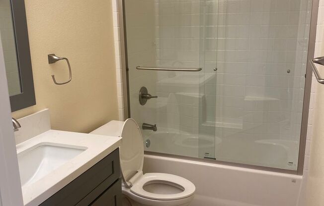 2 beds, 2 baths, 957 sqft, $2,595, Unit 21