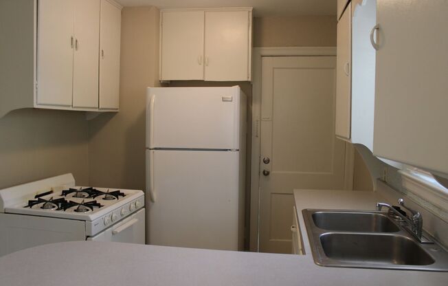 2 beds, 1 bath, $780, Unit 814 #2