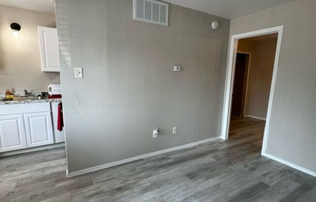 1 bed, 1 bath, 425 sqft, $949, Unit 114
